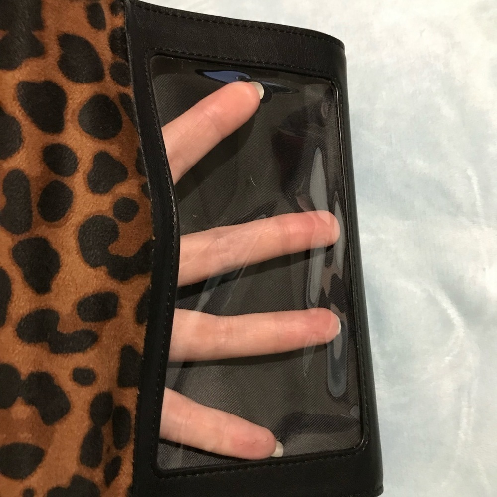 Crossbody with RFID. Touchscreen - Picture 6 of 11